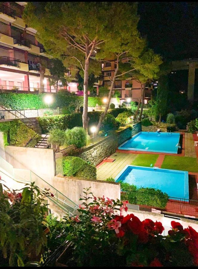 Camera Privata Nell'Appartamento In Zona Residenziale Con 2 Piscine Rapallo Exterior foto