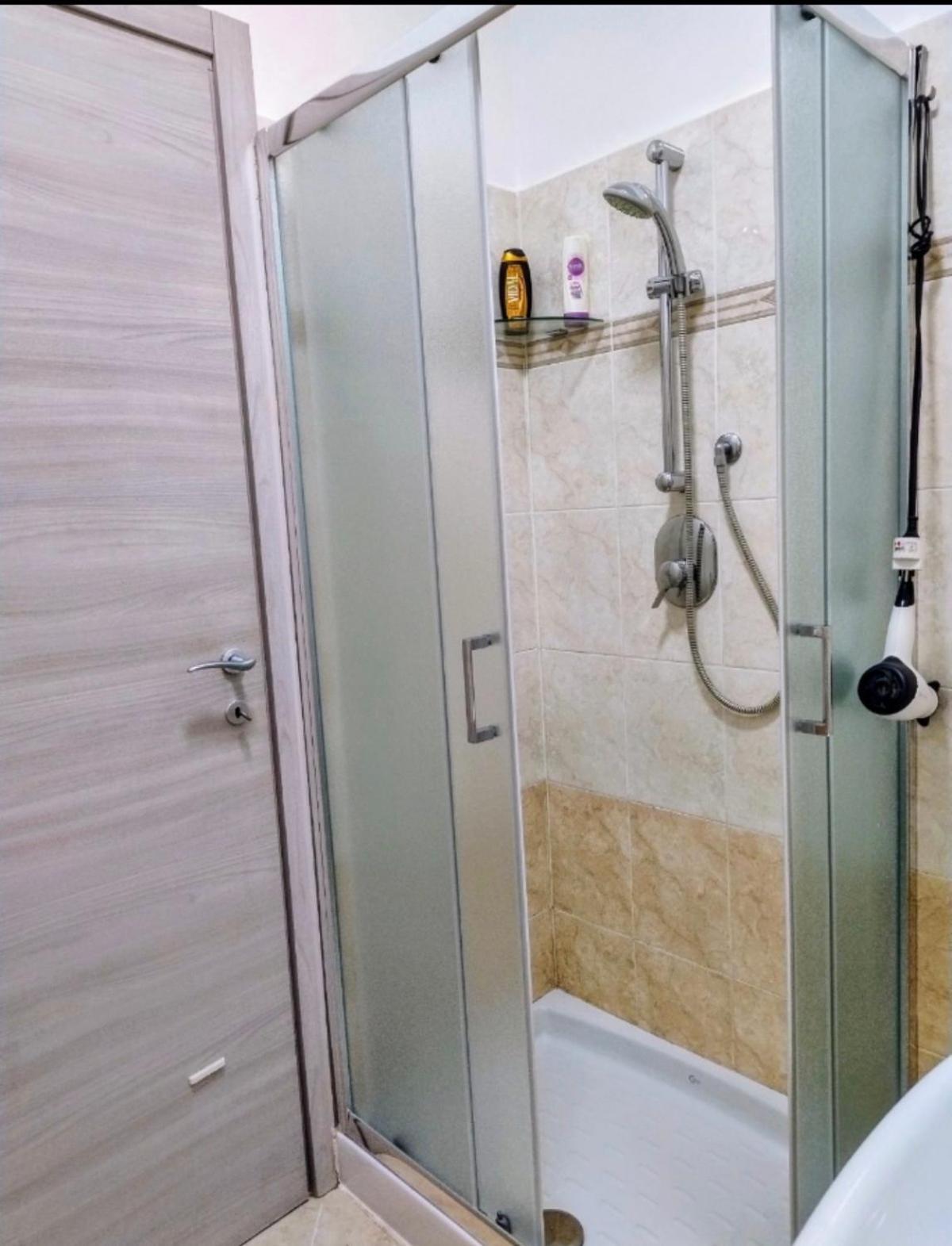 Camera Privata Nell'Appartamento In Zona Residenziale Con 2 Piscine Rapallo Exterior foto